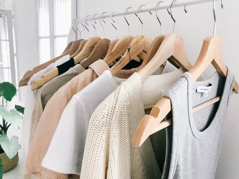 Les pièces indispensables dans la garde-robe d'une femme de 50 ans