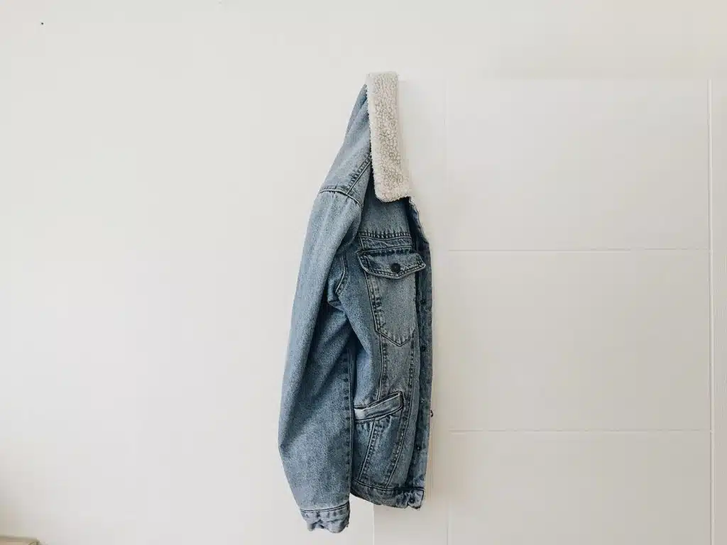 Quelle veste de mi saison grande taille porter au printemps 2023 ?