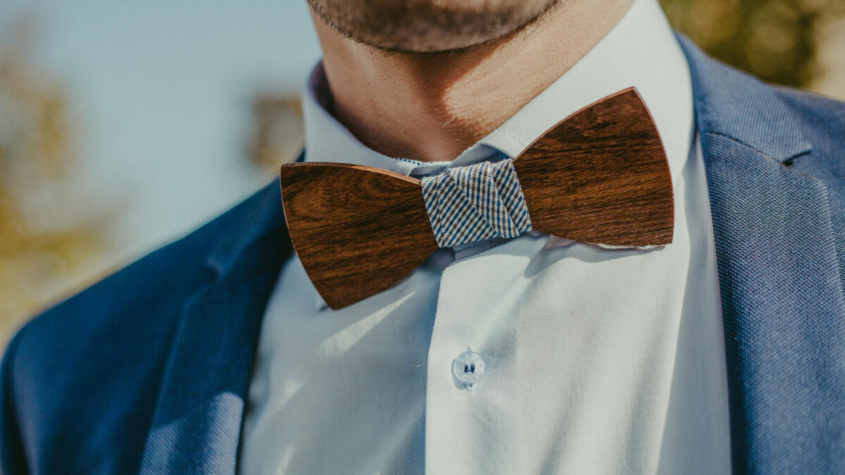 Le nœud papillon en bois : l'accessoire de cérémonie qui s'impose en 2026